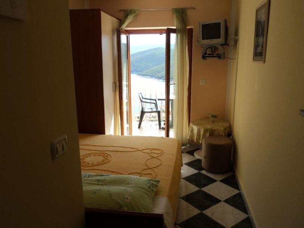 Apartments And Rooms With Parking Space Rabac, Labin - 12368 Exteriör bild