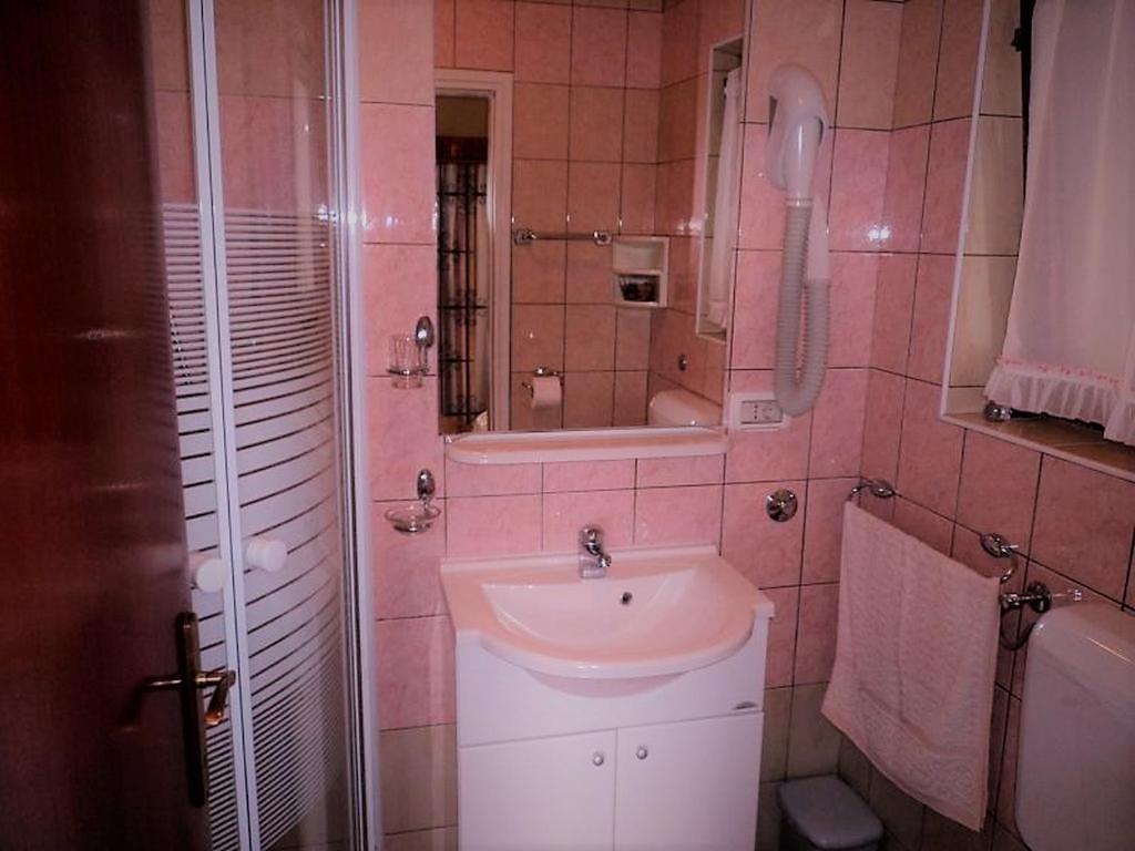 Apartments And Rooms With Parking Space Rabac, Labin - 12368 Exteriör bild